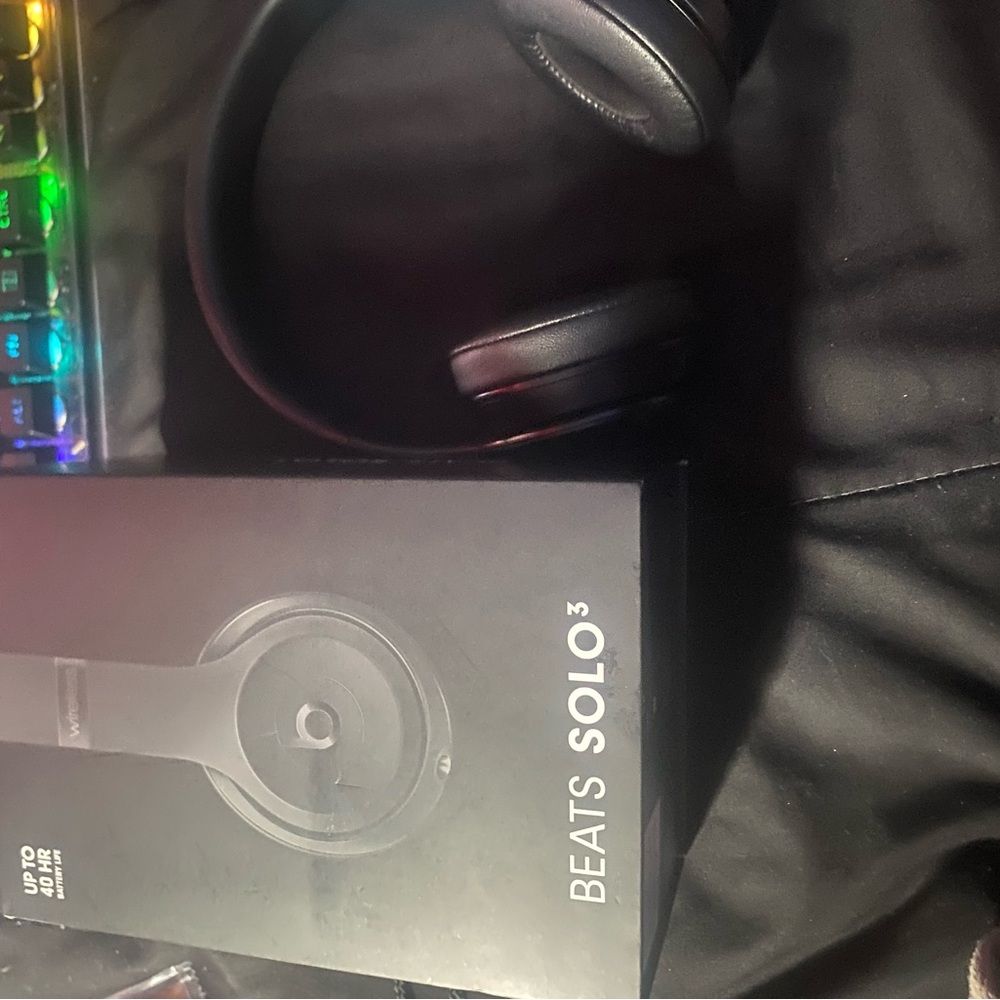 Beats by dre all black comes with og box and case